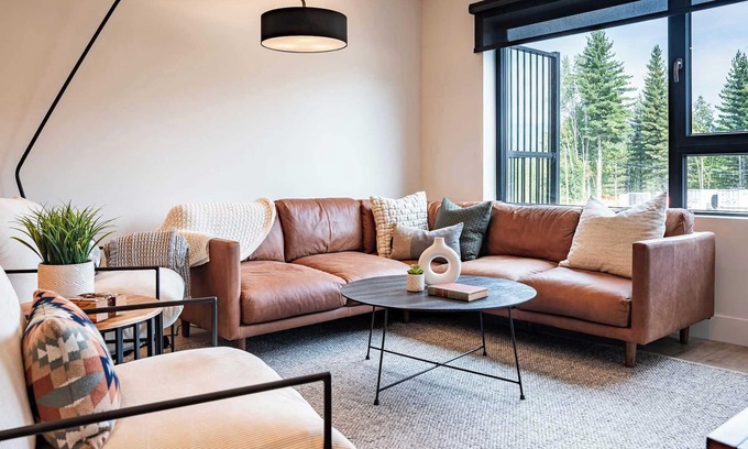 Revelstoke Apartment | Huckin' Harry's Summa
