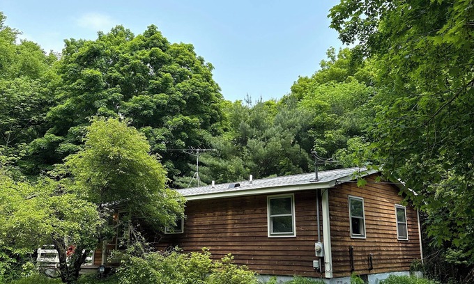 Millerton Cabin | Hudson Valley private 70's-style cabin on five acres, five minutes to town!