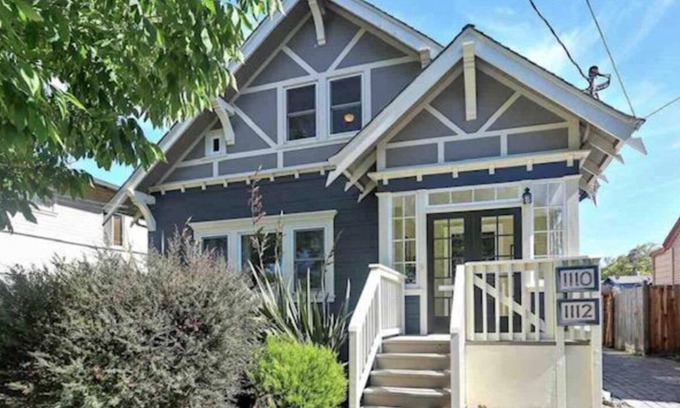 Southwest Berkeley House | Huge 7 Bedroom - 3 Bath House w Hot Tub