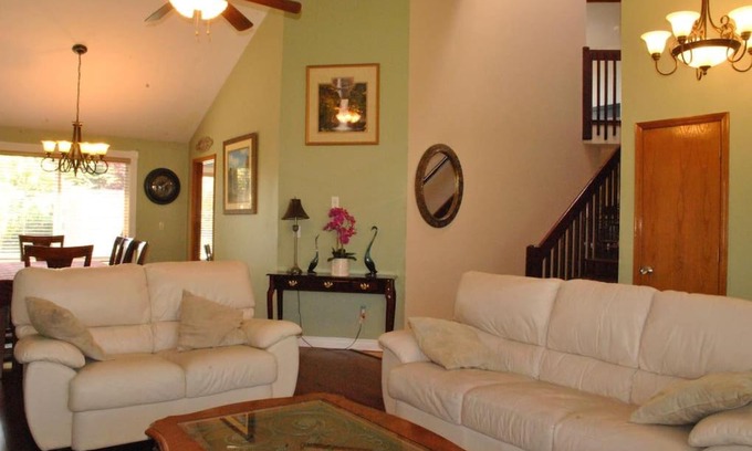 Beaverton House | Huge Bdrms on main-Charming vacation home for 19