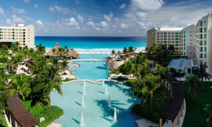 La Isla Resort | Huge beachfront resort in prime Cancun hotel zone location. Full amenities!