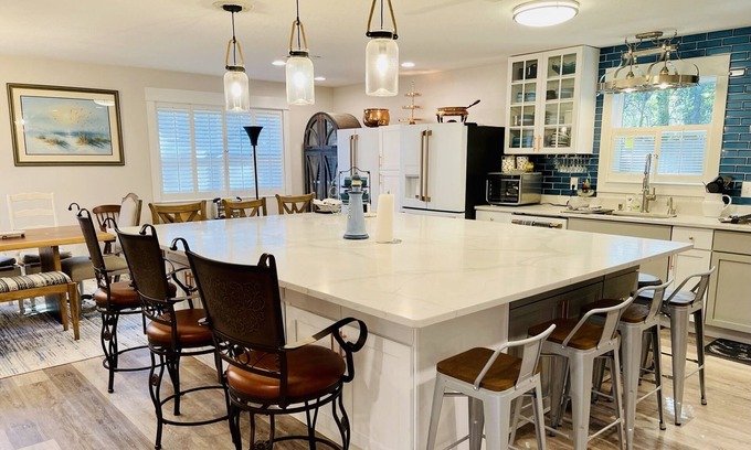 Wright House | HUGE Home with POOL, Sauna, short drive to the BEACH! Sleeps 10 Central Location