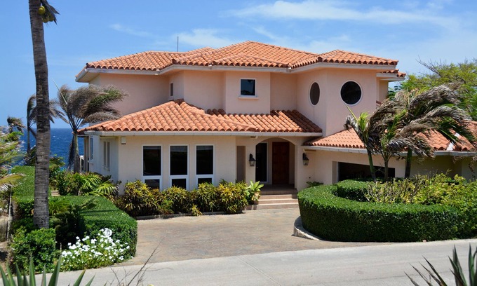 Antoneys Cay House | Huge Oceanfront House, Private Pool. 5 mins from West Bay Beach