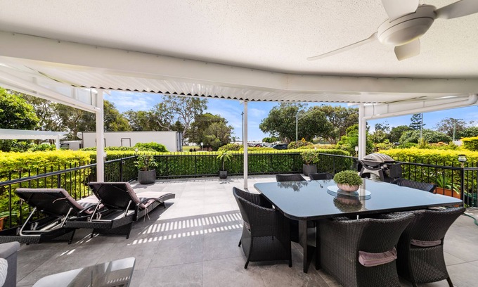 Maroochydore Apartment | HUGE PRIVATE SECURE COURTYARD WATERFRONT VIEW SLEEPS 4 Adults & 1 Child