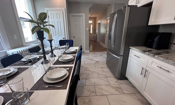 Perry North House | HUGE updated 4 BR - 2.5 bath w/ free parking