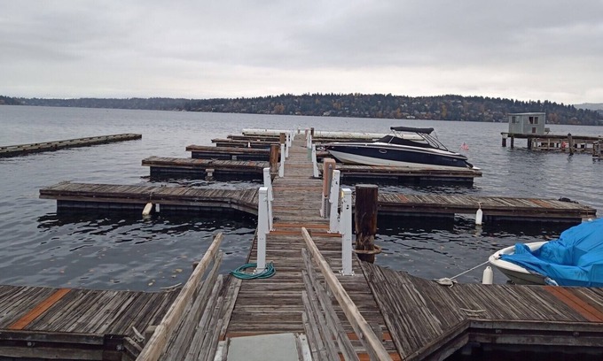 Seattle Metro Area Apartment | Huge Water-front Studio Ready for Your Romantic Stay!