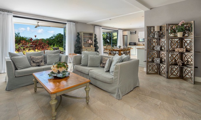 Halcyon Heights House | Hummingbird Cottage - Close to Holetown & Beaches