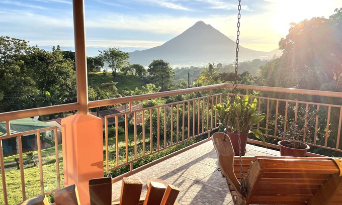 El Millon House | Hummingbird Suite - Spectacular Views of Arenal Volcano and Lake