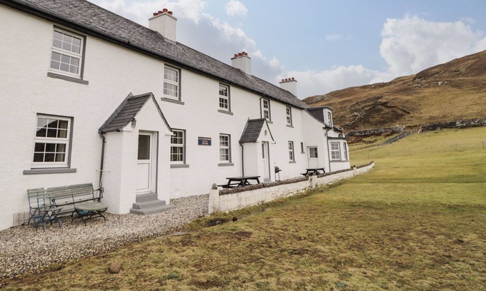 Duntulm Cottage | HUNISH, pet friendly, character holiday cottage in Duntulm