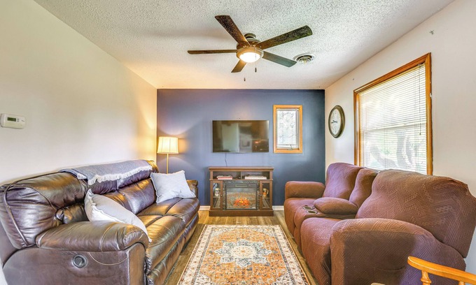 Chapman Cottage | Hunt & Fish: Peaceful Country Escape in Chapman!