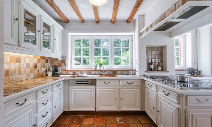 Jabbeke House | Huswell - Authentic Villa 'Amore' located near Bruges