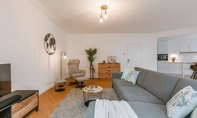 Ostend City Centre Apartment | Huswell - Modern apartment with parking