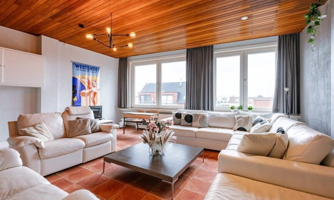 Westende House | Huswell - Spacious Vacation Home for 12 Guests in Westende