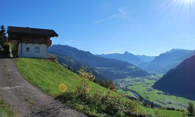 Distelberg Cabin | Hut Abfahrtsblick in a fantastic location