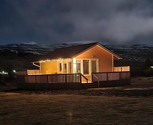 Holmavik Cabin | Hvammur 2 Bjarg with private hot tub