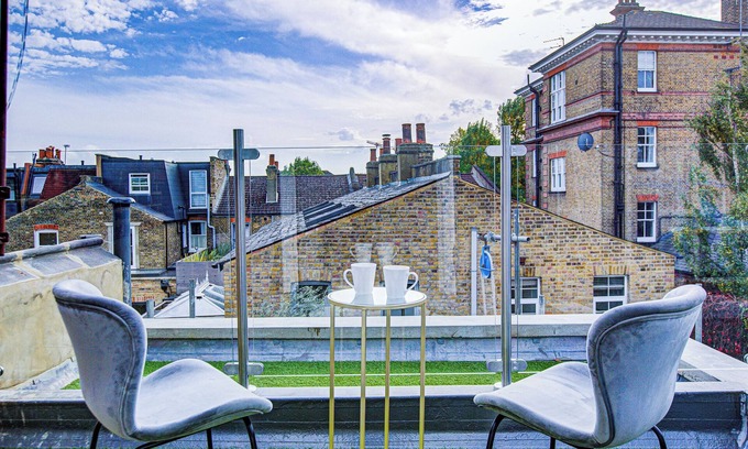 Uxbridge North Apartment | Hybrid Resi - Uxbridge | 2 Bed Apartment