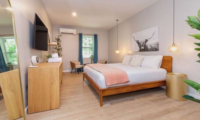Maggie Valley Apartment | Hydrangea Deluxe King Studio at The Dogwood