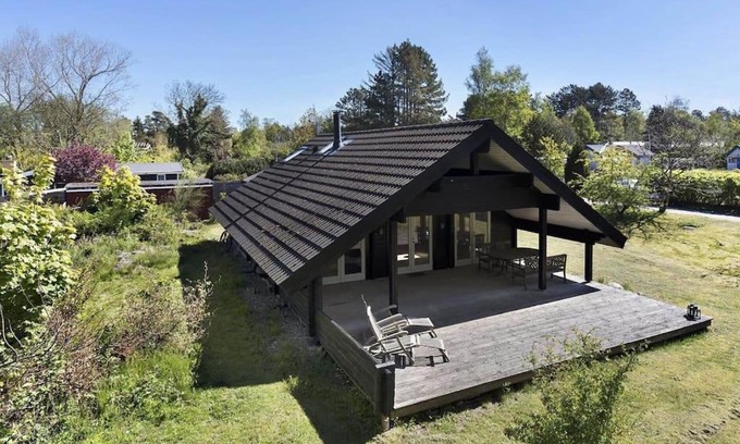 Nykobing Sjaelland House | Hyggeligt og lyst feriehus nær stranden i Klint