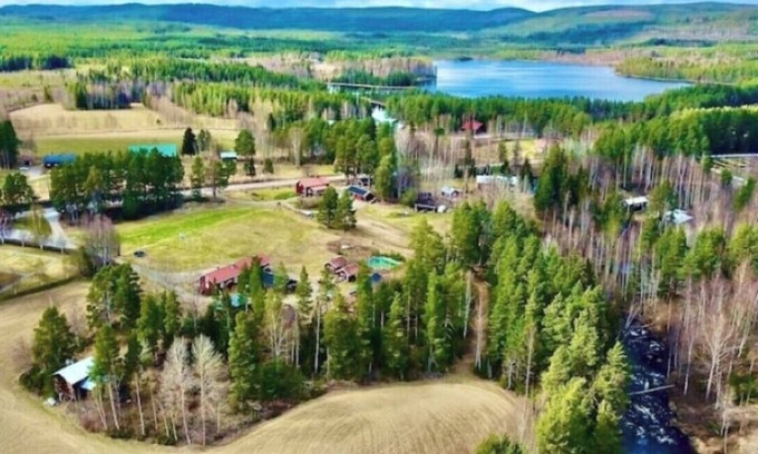 Ramsjo House | Hyr en hel stugby Ramsjö Camping