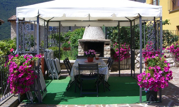 Oldesio Apartment | I Fiori - Theater Home, in the historic center with marvellous lake view