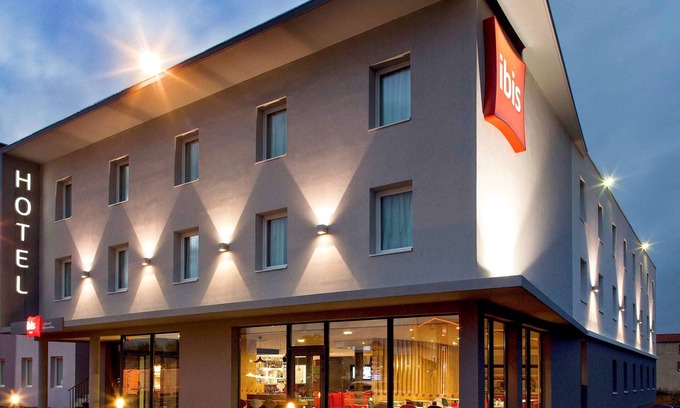 Riom Hotel | ibis Clermont Ferrand Nord Riom
