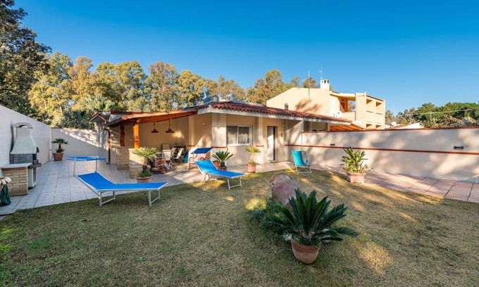 Geremeas House | Ibiscus Rosa 1
