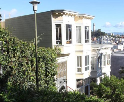 Russian Hill Apartment | Iconic 3 bedroom with Sweping Bay City Views, 100 Walk Score