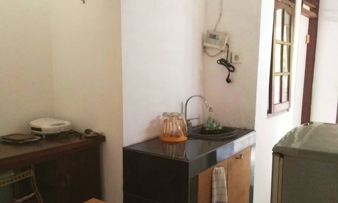 Jakarta House | Welcoming house with AC in vibrant Jakarta