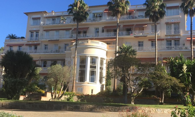 Hyeres Apartment | ideal 4 people, sea view in residence with pool and tennis