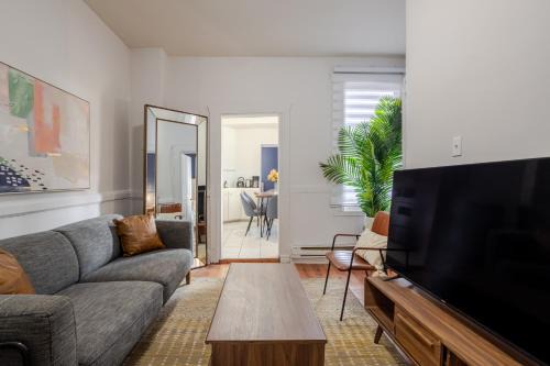 Plateau Mont Royal Apartment | Ideal 4BR Property in Downtown Montreal