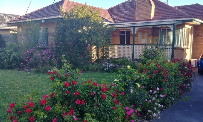 Dandenong House | Ideal Business and Family accommodation
