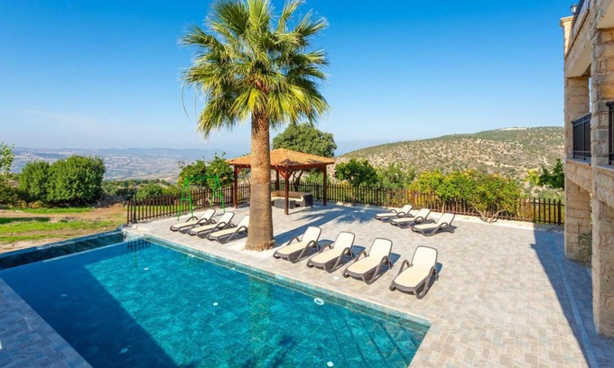 Peristerona Villa | IDEAL FOR LARGE PARTIES Stone Villa, Huge pool, Near to the sea/Latchi