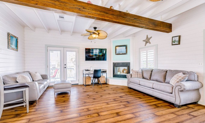 Galveston House | Ideal getaway steps from the beach with fast WiFi, central AC, deck, grill & W/D