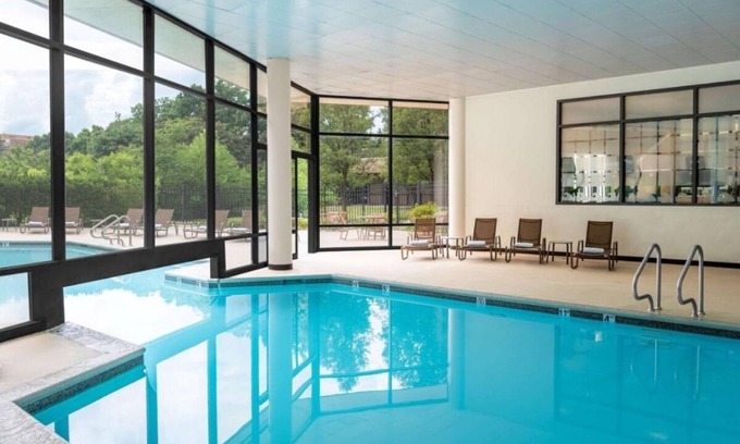 Alexandria West Hotel | Ideal Location! Indoor and Outdoor Pool, Pet-Friendly Property, Parking Onsite!