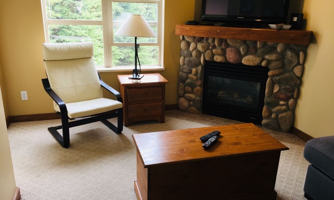 Silver Star Mountain Condo | Ideal Pet Friendly Creekside Top Floor at the Base of the Silver Queen Chair