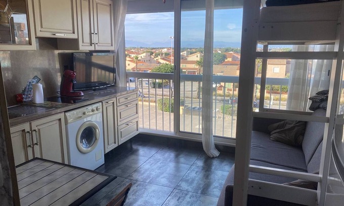 Saint-Hippolyte Apartment | Ideal studio 100m from the beach with secure parking