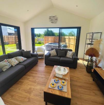 Saint-Lunaire Villa | IDEAL - Villa, jaccuzi & jardin privé - 1 à 11 personnes - proche plage & bourg