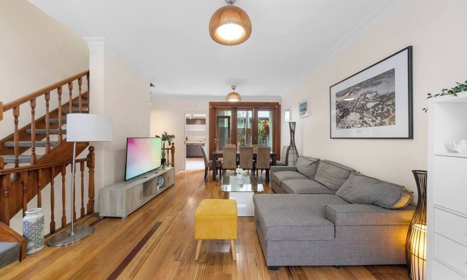 Ultimo House | Ideally located 3 BR (Parking)/Central-10 min walk