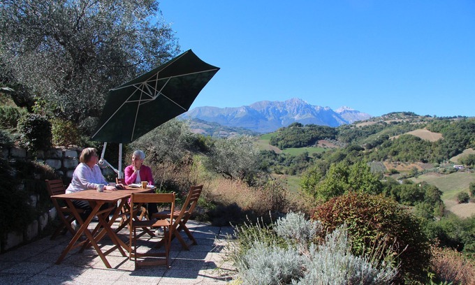 Castiglione Messer Raimondo Other | Idyllic air-conditioned villa with mountain views. Nature, villages & vineyards.