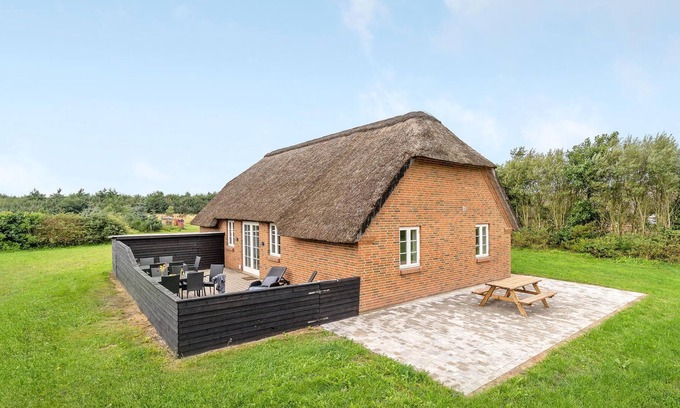 Øhuse House | Idyll with thatched roof in Vedersø Klit offer its vacation guests everything they want for a nice s
