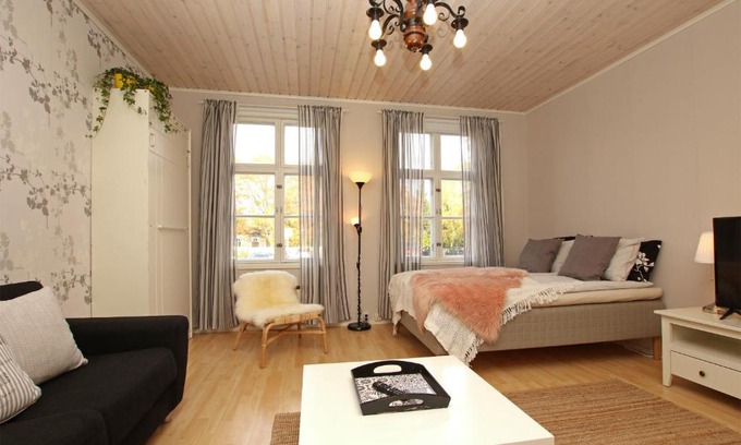 Pori Apartment | Idyllic central wooden house apartment