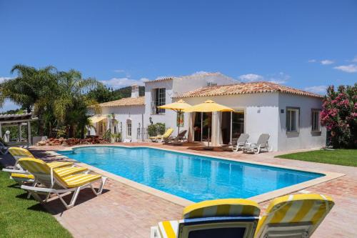 Cerro do Mocho House | Idyllic Farm House with huge Garden for 14PAX