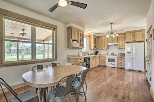Lucerne House | Idyllic Gem Screened Porch, half Mi to River!