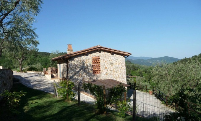 Camaiore Other | Idyllic little farm in the midst of olive and lemon trees