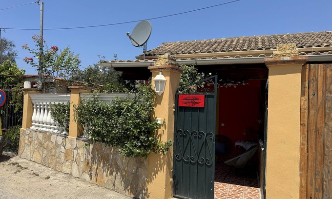 Skala House | Idyllic located in the country and close to the sea - Holiday home Paramonas, Co
