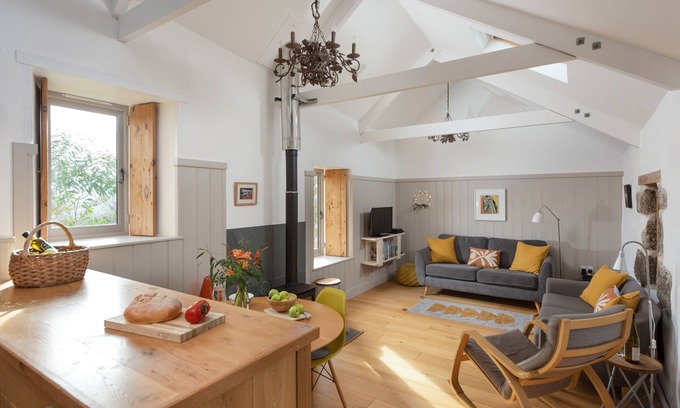 Castallack House | Idyllic rural retreat with parking , near Porthcurno, Minack Theatre, Beaches