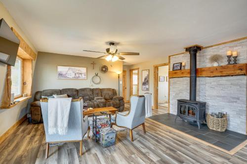 Beulah House | Idyllic Rye Cabin Deck with Mountain Views!