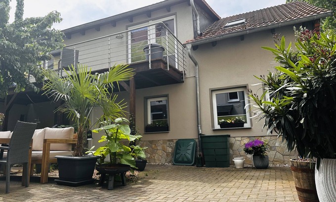 Jena House | Idyllic vacation home in Jena 5 minutes walk to the center directly on the Saale