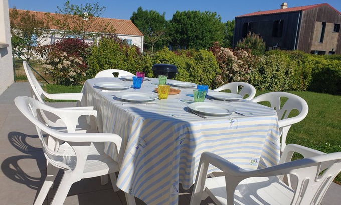 Le Bernard House | If we took advantage of the beach, in the calm of the village of Bernard.