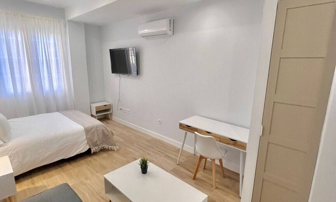 Hortaleza Apartment | IFEMA within reach: Cozy accommodation